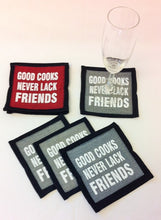 Load image into Gallery viewer, coaster - fabric - good cooks never lack friends - grey -13cm - SINGLE
