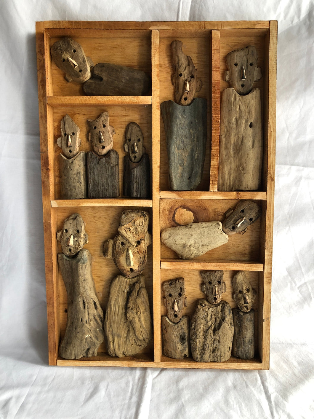 shadow box - driftwood asmat primitive statues - 40x60cm