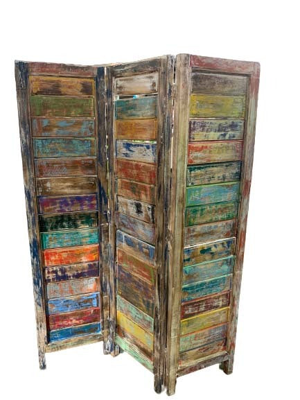 wall divider - colourful rustic - slatted