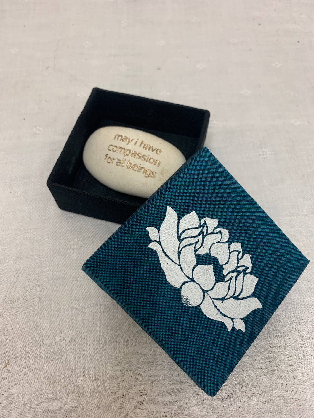 box - affirmation LOTUS - turquoise - stone 'may I have compassion for all beings'